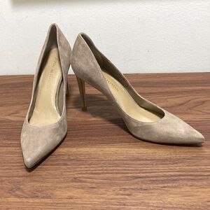 Stuart Weitzman NWOT Almond Beige Suede Stiletto Pump. Size 9.5 N.